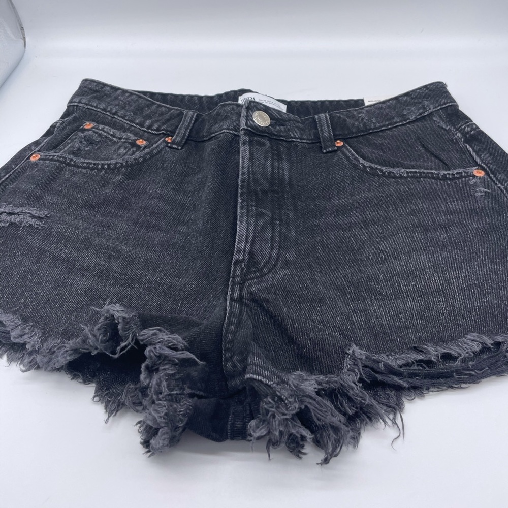 NWT Zara Mid-Rise button fly shorts.